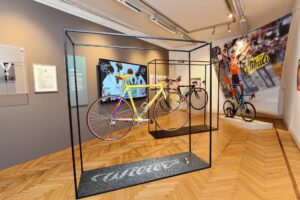 Bicicleta histórica no Museu ACDB em Alexandria